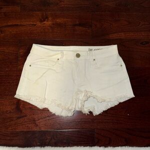 NWOT Blank NYC white denim shorts size 25